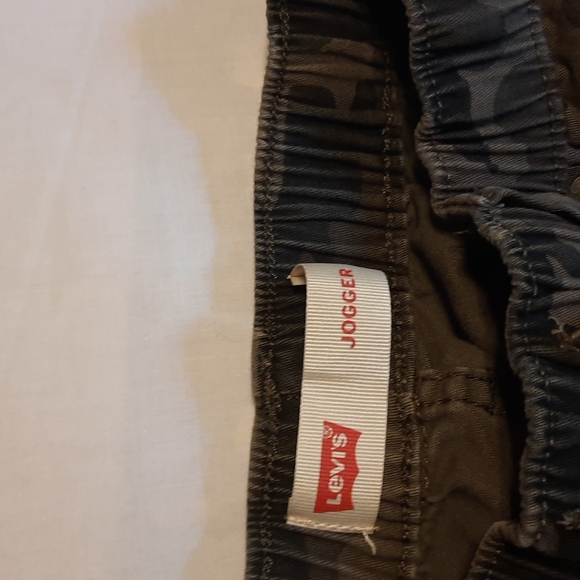 Levi's camo jogger jeans for boys, size 12, green - Picture 2 of 7